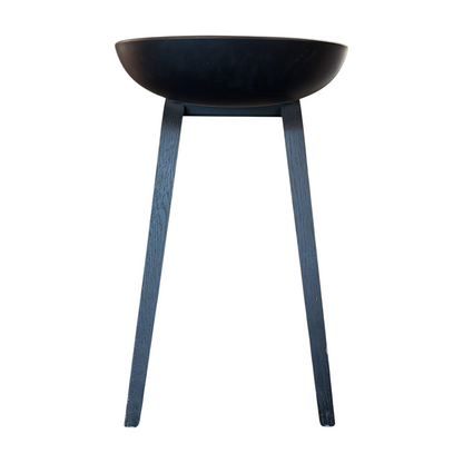 About a Stool AAS 32 fra HAY i svart