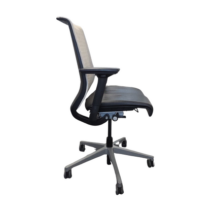 Think kontorstol fra Steelcase i hvit