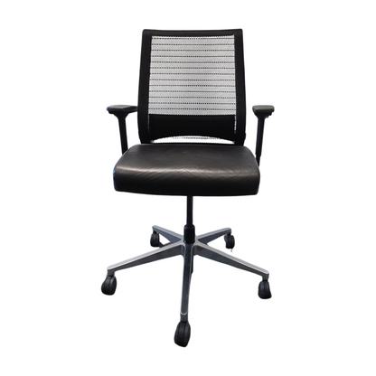 Think kontorstol fra Steelcase i svart