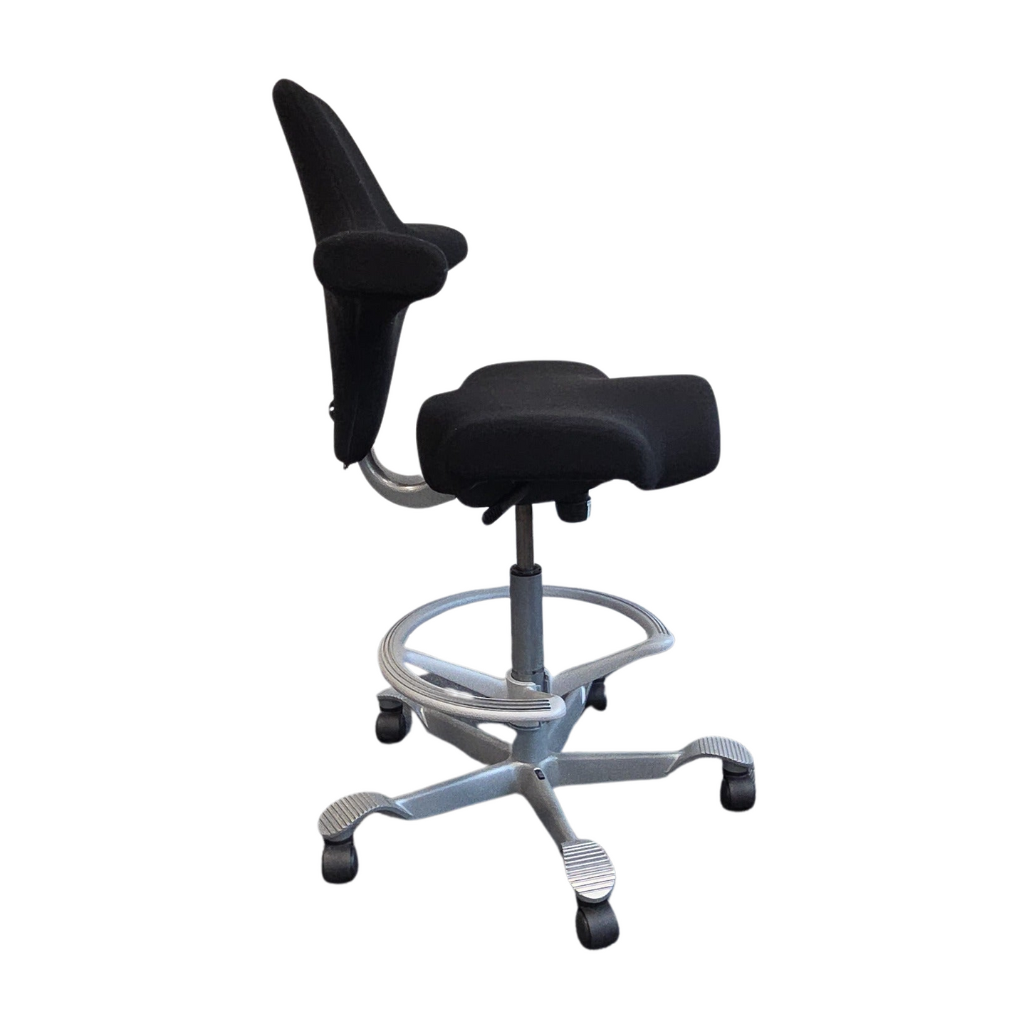 Capisco 8106 kontorstol fra HÅG i svart med fotring