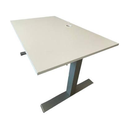 Kinnarps Serie P elektrisk hev/senk skrivebord, grå, 120x70 cm