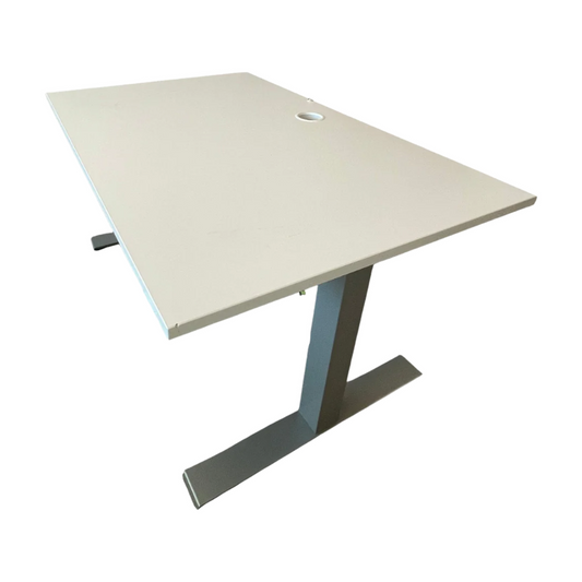 Kinnarps Serie P elektrisk hev/senk skrivebord, grå, 120x70 cm
