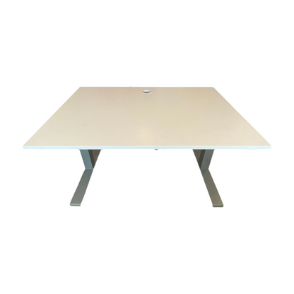 Kinnarps Serie P elektrisk hev/senk skrivebord, grå, 120x70 cm