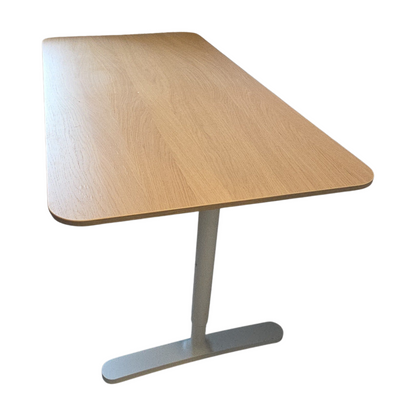 (160x80) IKEA Bekant skrivebord i lyst tre