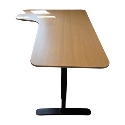 (160x110) IKEA skrivebord i lyst tre