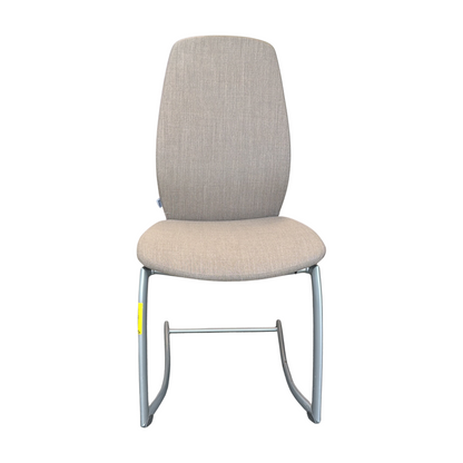 Plus møtestol fra Kinnarps i beige