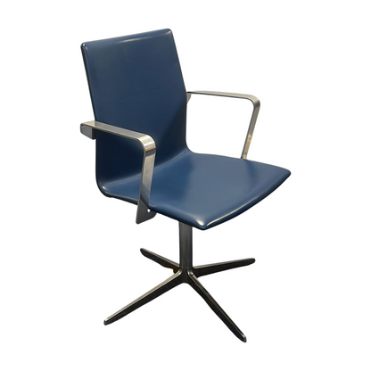 Møtestol fra FOUR Design i blå