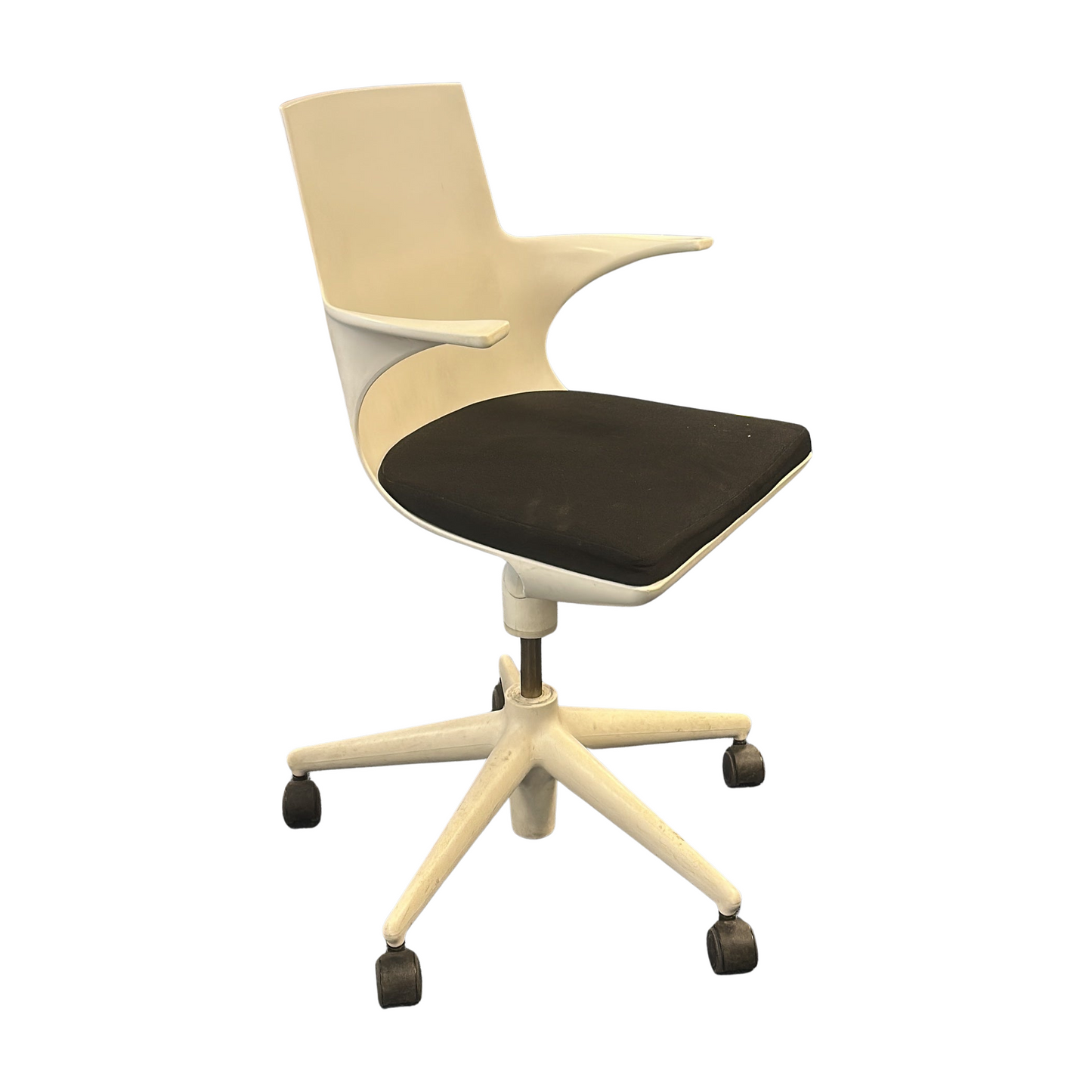Spoon Chair møtestol fra Kartell i hvit