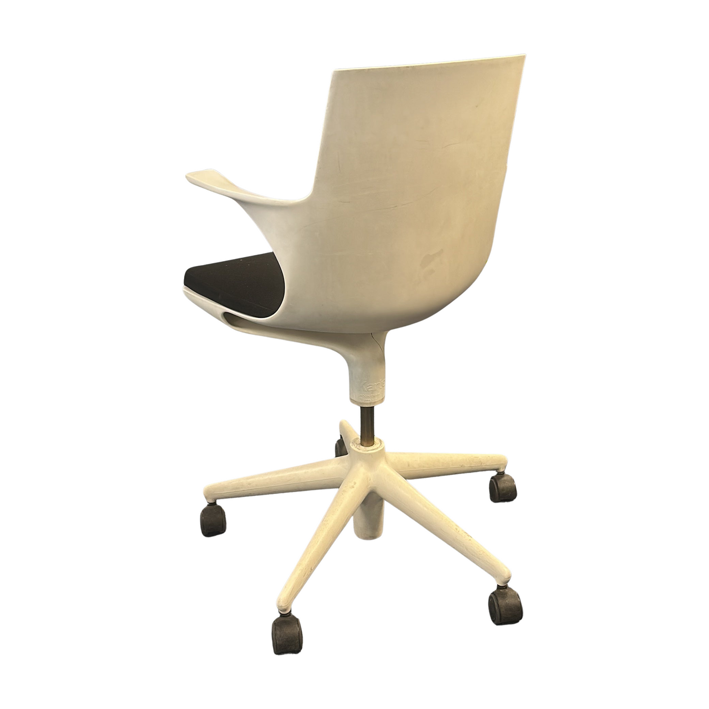 Spoon Chair møtestol fra Kartell i hvit