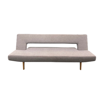 Sovesofa fra Innovation i lys grå