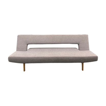 Sovesofa fra Innovation i lys grå