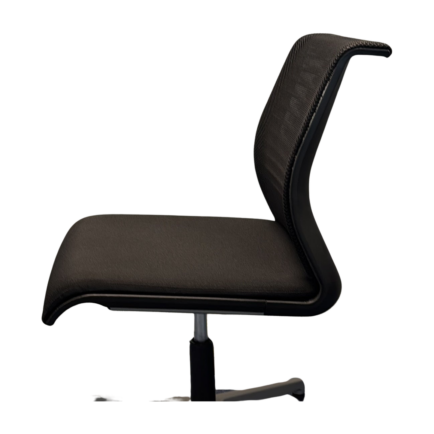 Think kontorstol fra Steelcase i svart