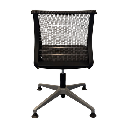Think kontorstol fra Steelcase i svart