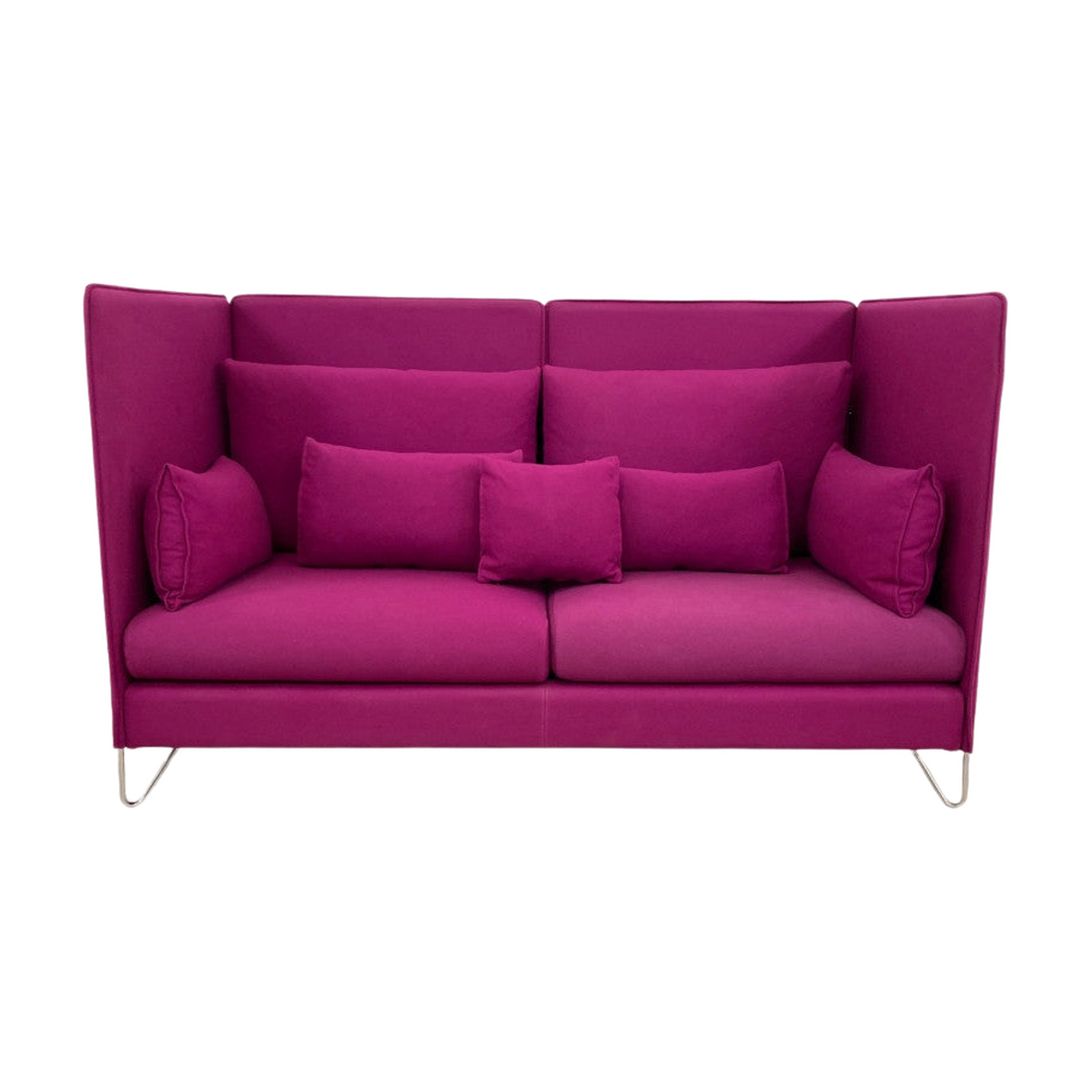 Cármenes høyrygget sofa i ull, magenta