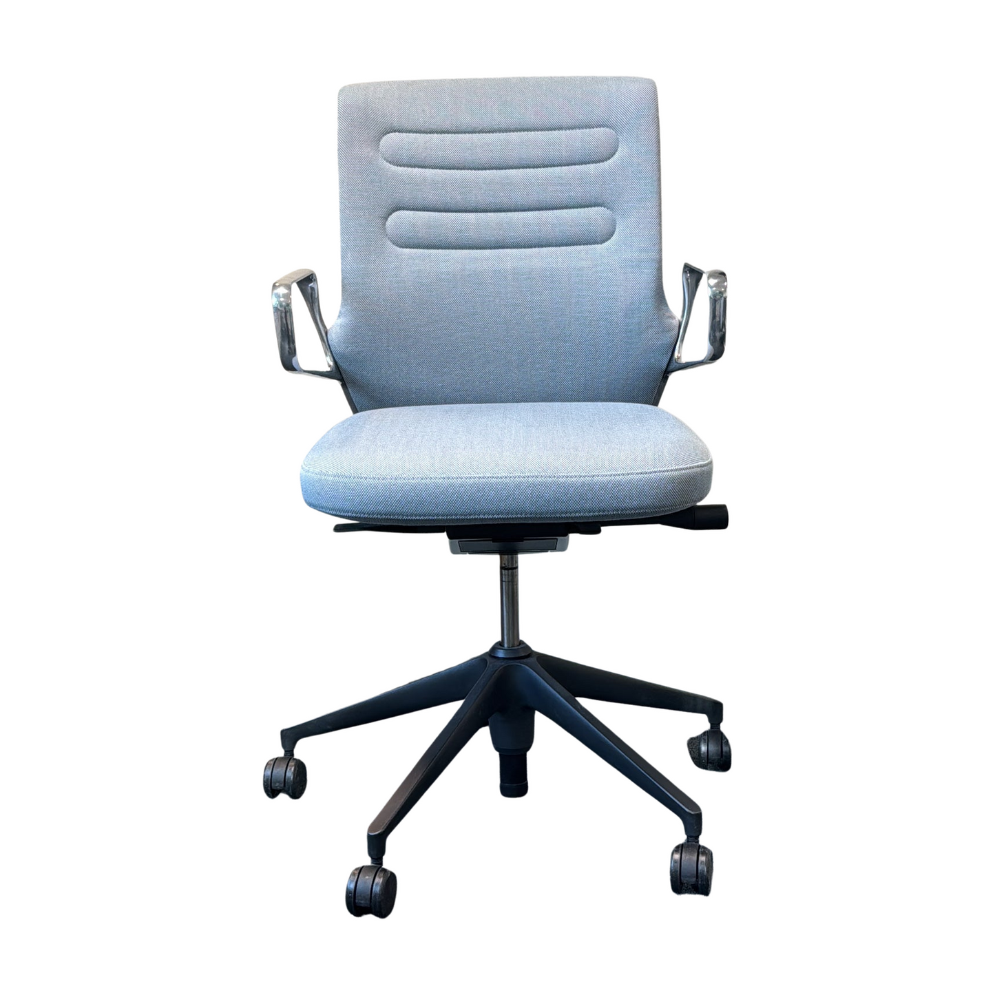 AC5 møtestol fra Vitra i lys blå