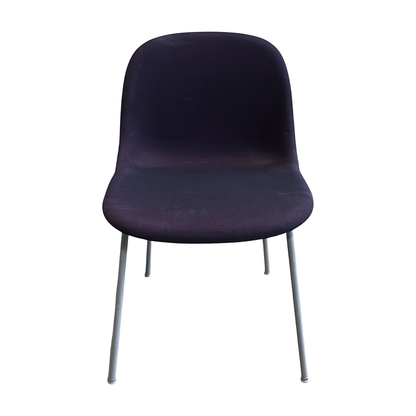 Muuto Fiber Loungestol i lilla, stofftrukket