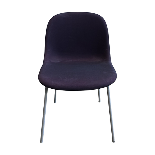 Muuto Fiber Loungestol i lilla, stofftrukket