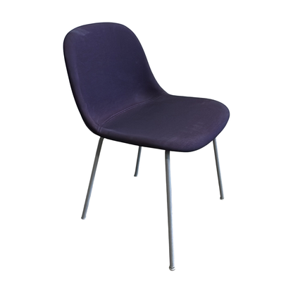 Muuto Fiber Loungestol i lilla, stofftrukket