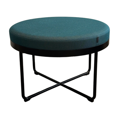Shima sittepuff fra Johanson Design i grønn, krysstativ i metall