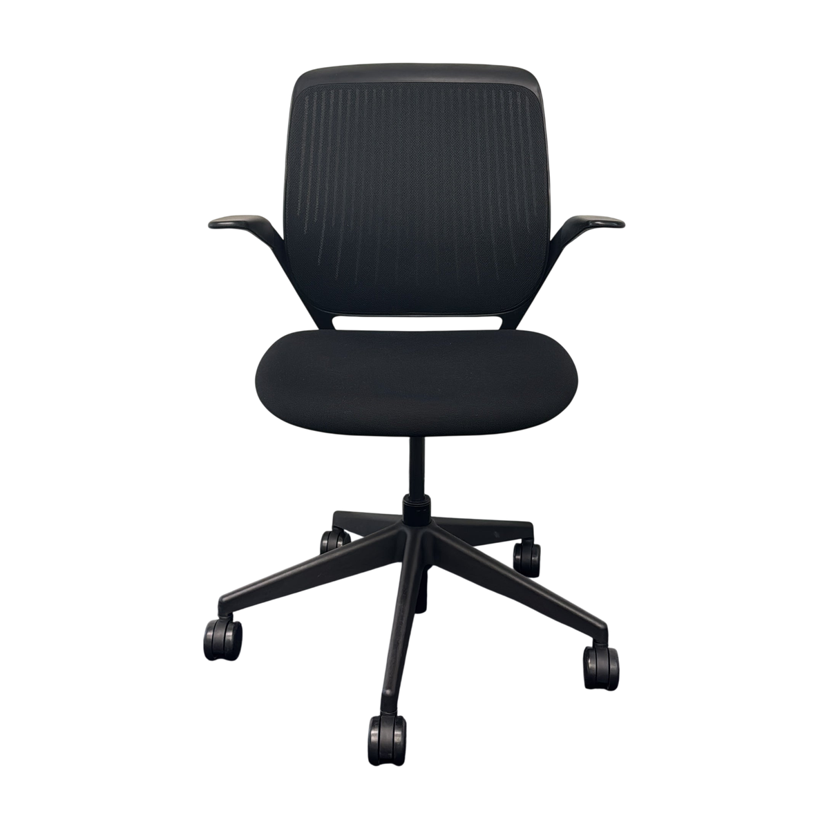 COBI kontorstol fra Steelcase i svart, mesh rygg med armlener