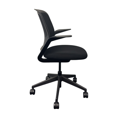 COBI kontorstol fra Steelcase i svart, mesh rygg med armlener