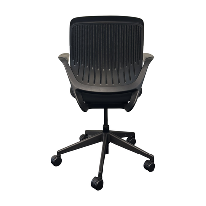 COBI kontorstol fra Steelcase i svart, mesh rygg med armlener