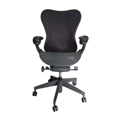 Mirra 2 kontorstol fra Herman Miller i svart