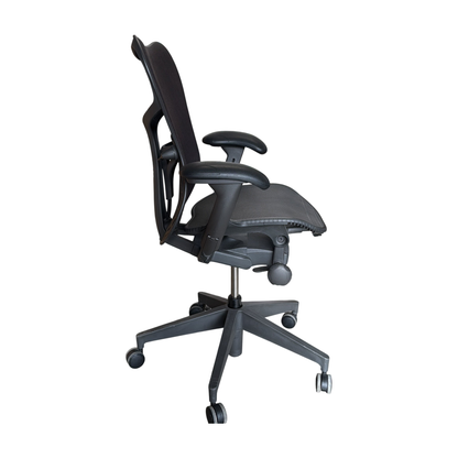 Mirra 2 kontorstol fra Herman Miller i svart