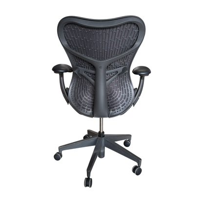 Mirra 2 kontorstol fra Herman Miller i svart