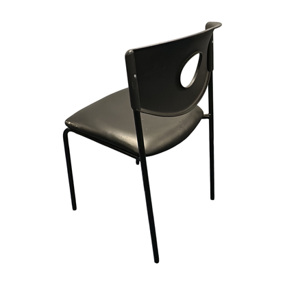 Stoljan stablestol fra IKEA i svart, skinnimitasjon sete