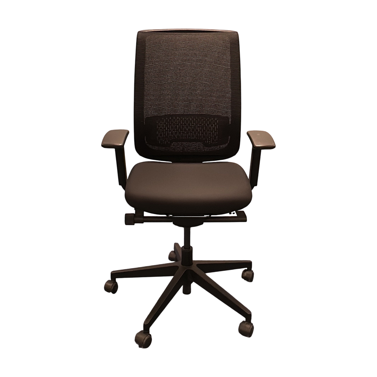 Think kontorstol fra Steelcase i svart, nettrygg