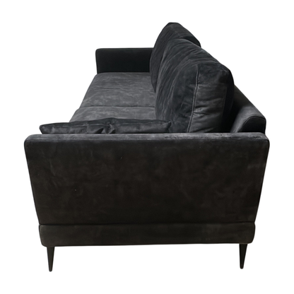 Andorra Sofa Gabby Sofa fra ARTWOOD i mørk grå, velur