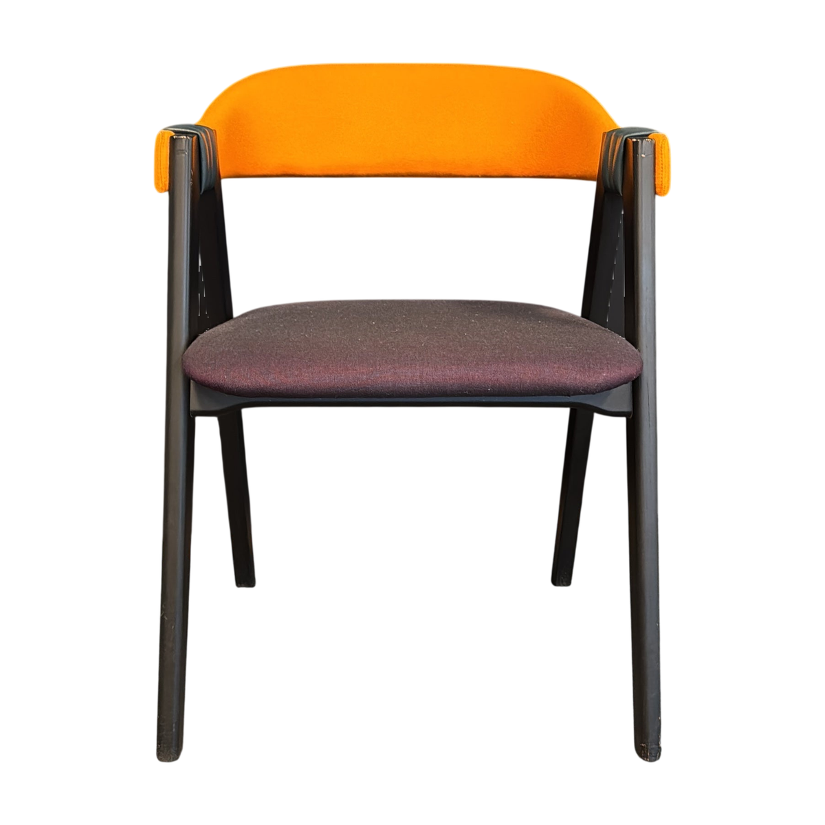 Konferansestol fra Moroso i lilla, oransje rygg