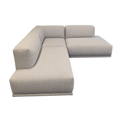 Connect Hjørnesofa fra Muuto i lys grå, åpen ende venstre