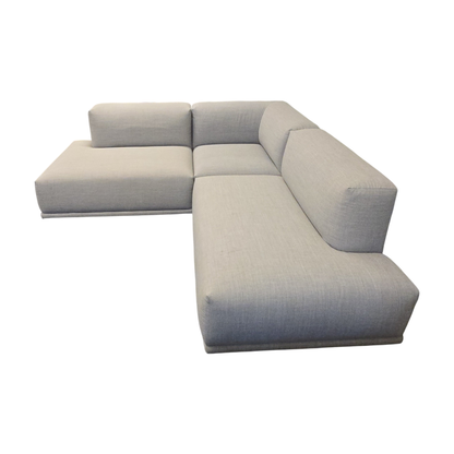 Connect Hjørnesofa fra Muuto i lys grå, åpen ende venstre