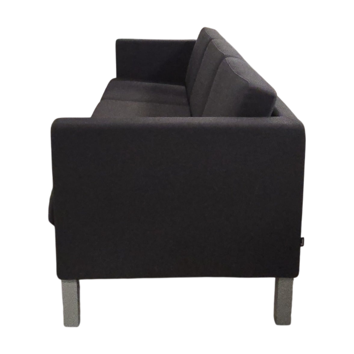 Scandinavia Sofa fra Kinnarps i mørk grå, stoffstrukket