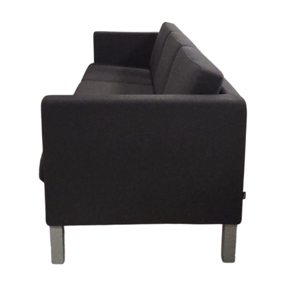 Scandinavia Sofa fra Kinnarps i mørk grå, stoffstrukket