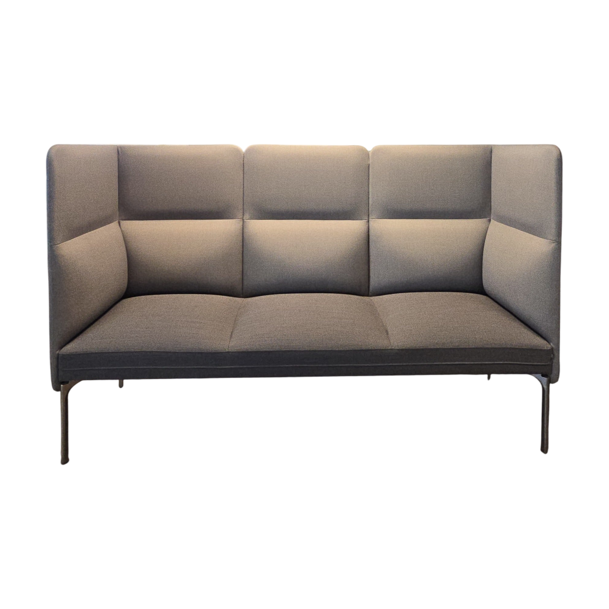 Loungesofa fra Fora Form i grå, høy rygg