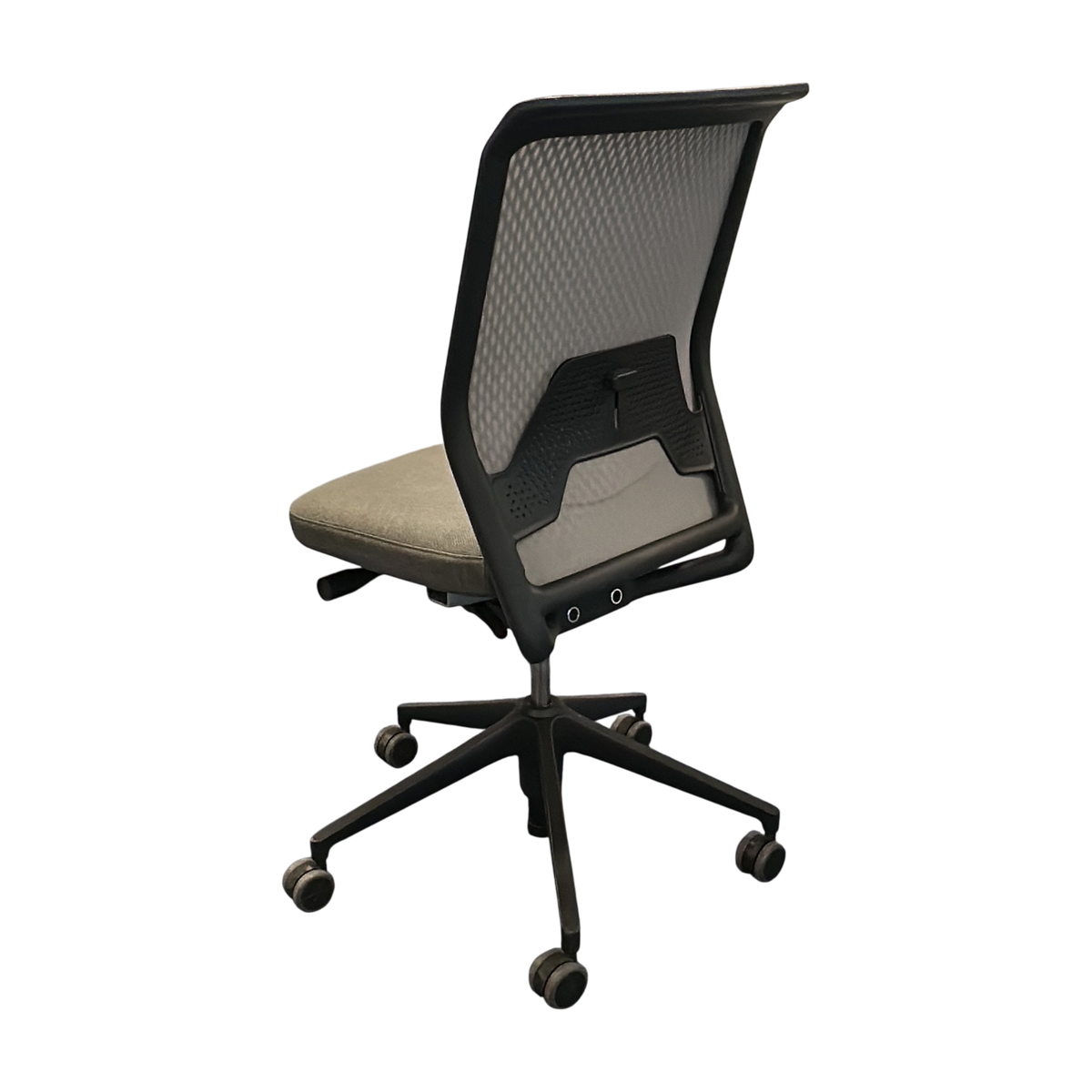 ID Mesh kontorstol fra Vitra i grå, mesh rygg