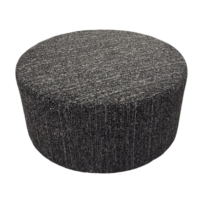 Sittepuff i grå, bouclestoff