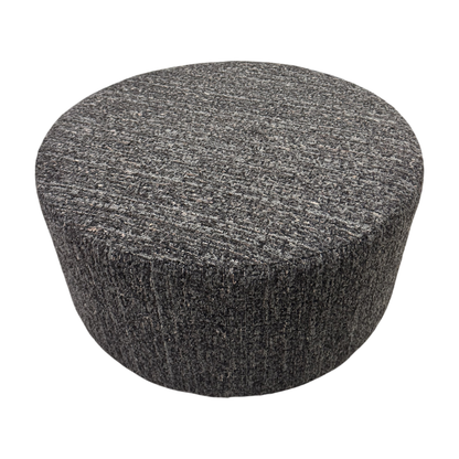 Sittepuff i grå, bouclestoff
