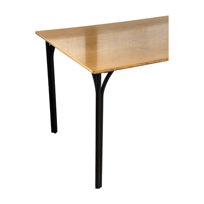 (6x6) spisebord fra Fredericia Furniture i svart, metallben