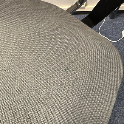 S3 kontorstol fra SAVO i grå, med hodestøtte