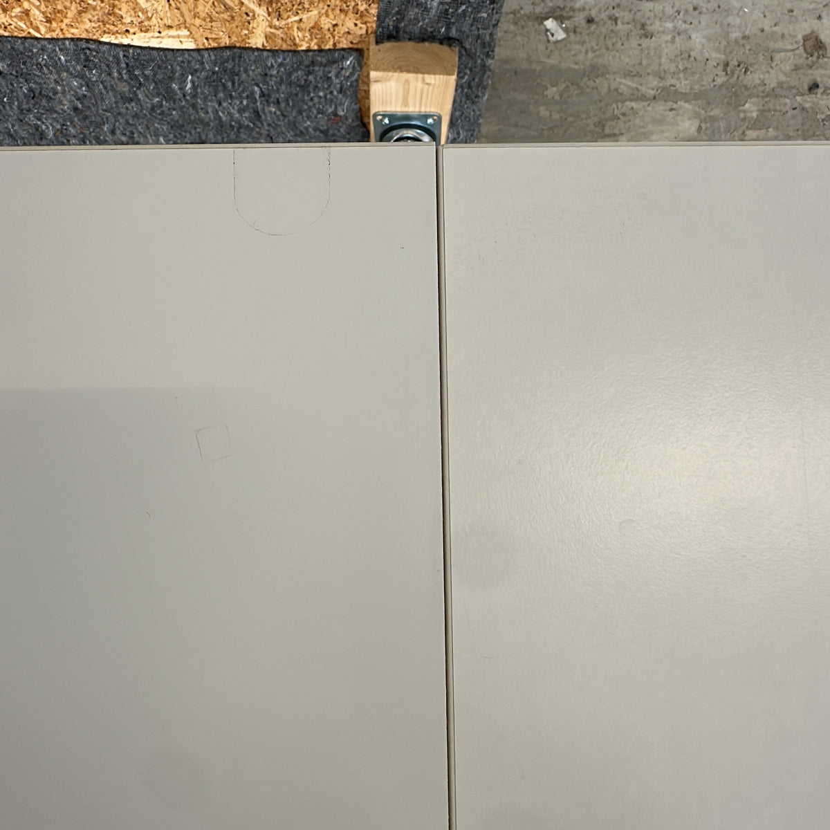 (200x120) Linak hjørneskrivebord i lys grå, høyresving