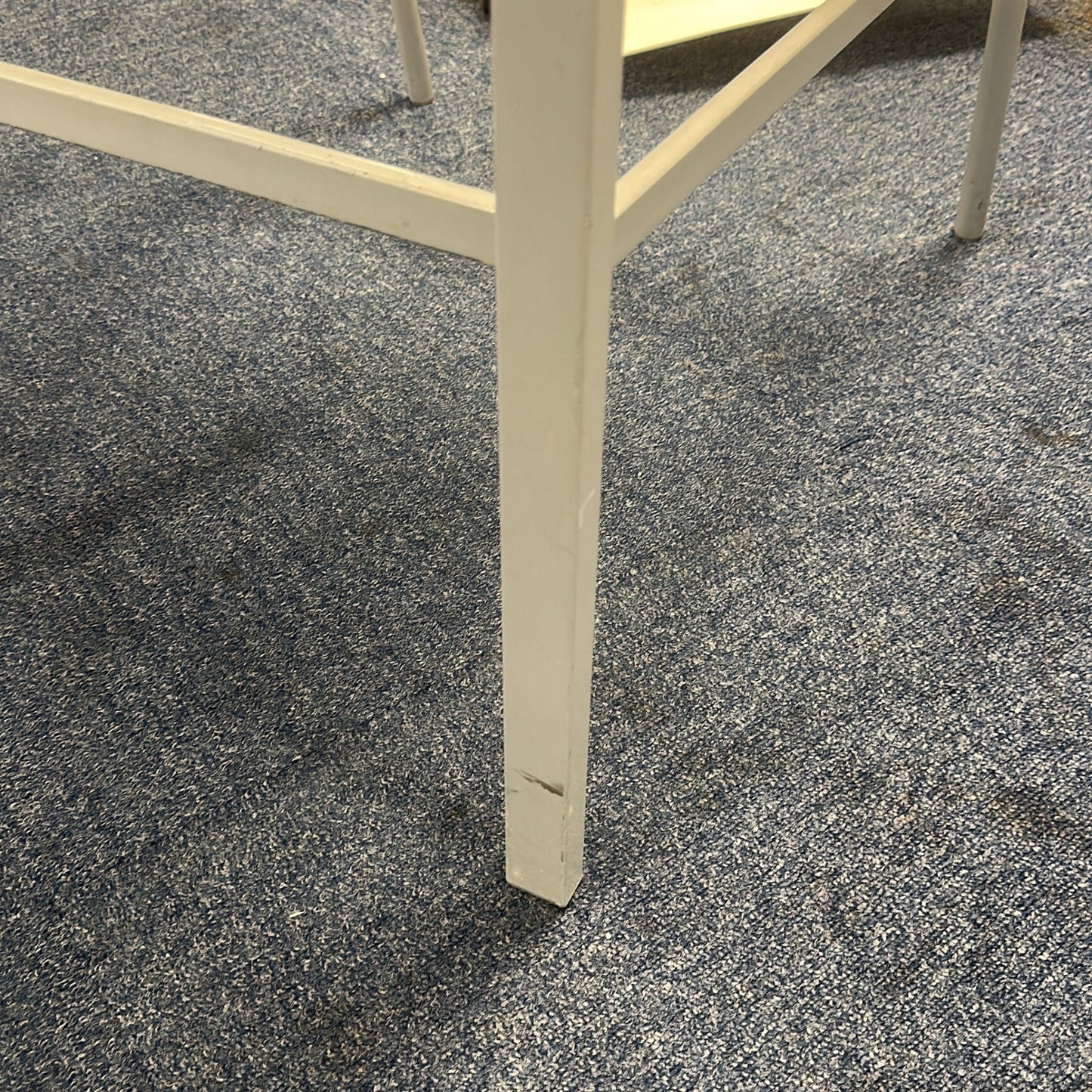 03 barstol fra Vitra i svart