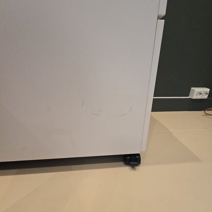 Space skuffeseksjon fra Kinnarps i hvit, 3 skuffer med lås og hjul