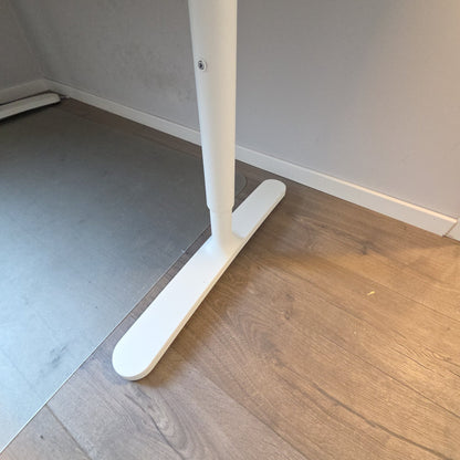 (160x80) IKEA Bekant skrivebord i lyst tre