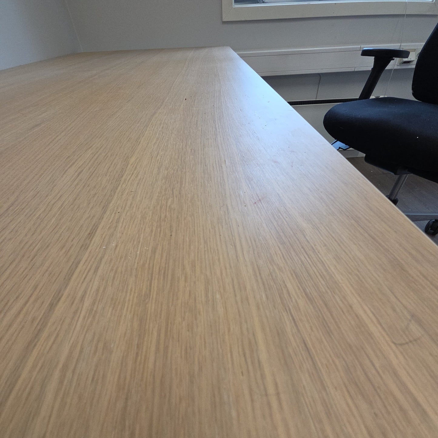 (160x80) IKEA Bekant skrivebord i lyst tre