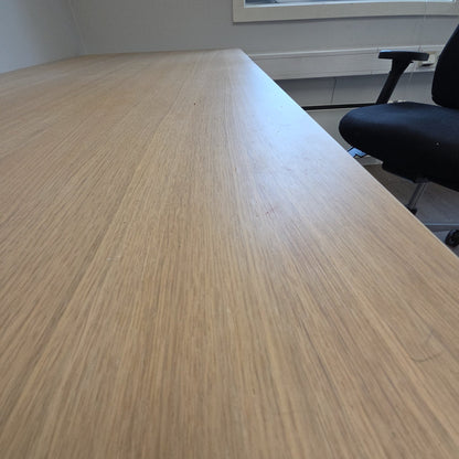 (160x80) IKEA Bekant skrivebord i lyst tre