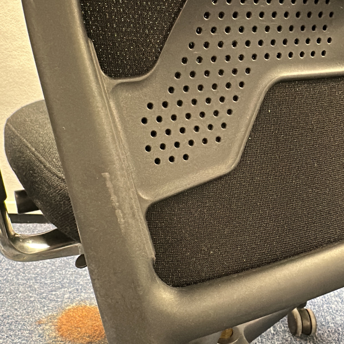 ID Mesh kontorstol fra Vitra i svart, justerbare armlener